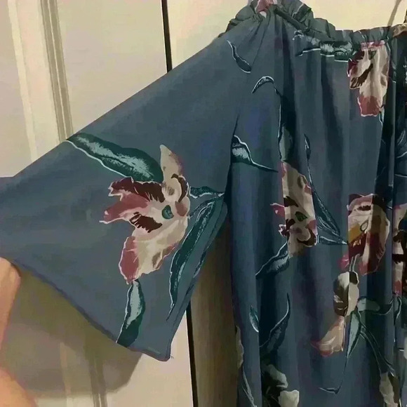 Hayden size L Flowy Sheer Cold Shoulder top w Adjustable Straps floral - Picture 5 of 9